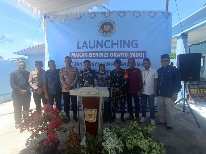 Muldo Dano Alzamendi foto bersama Kapolres, Camat Sungai Tarab, Kadis Parpora serta tamu undangan lainnya. (chandra antoni)