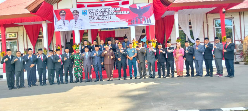 Foto bersama Wakil Bupati Jakop Saguruk dan OPD beserta Pimpinan Forkopimda Kep.Mentawai