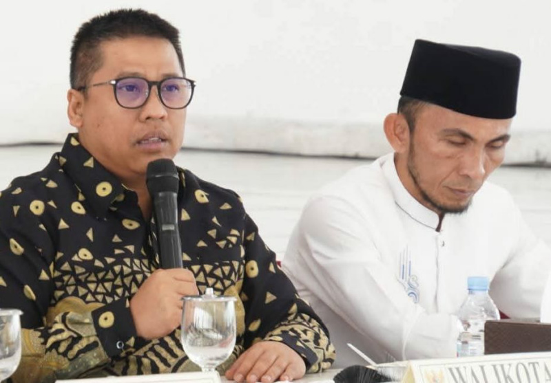 Wako Hendri bersama Wawako Allex saat memimpin rapat di pemerintahan.