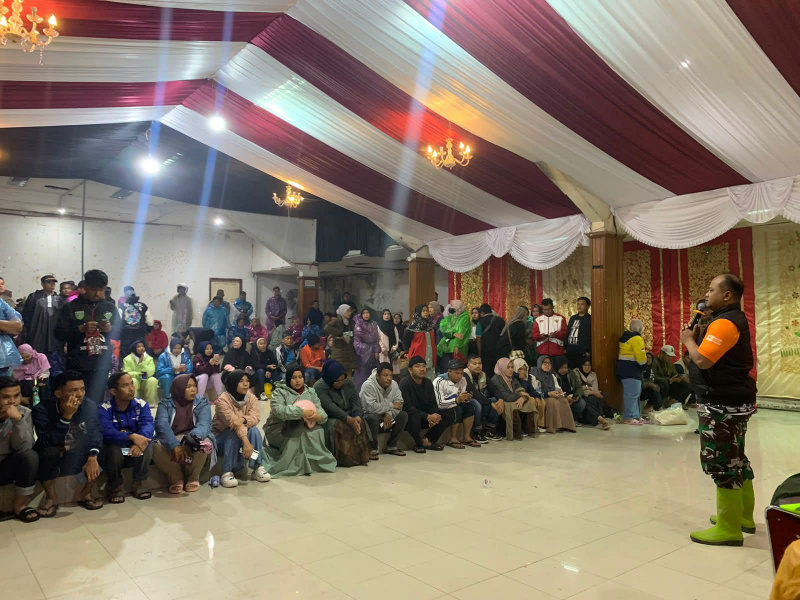 Suasana rapat tanggap darurat dipimpin Dandim 0307/TD Letkol Inf, Agus Priyo Pujo Sumedi di gedung M Syafei, Kamis, 27/11/2025 kemaren.