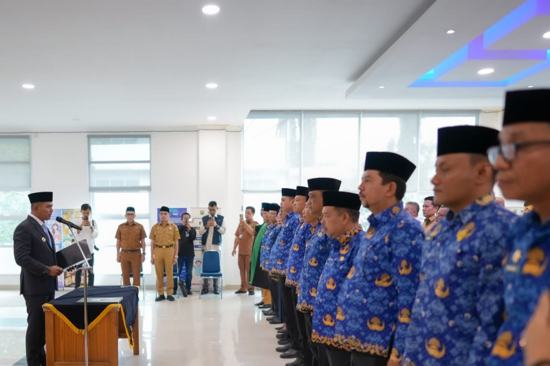 Bupati Jon Firman Pandu Lantik 11 Pejabat Eselon II Pemkab Solok