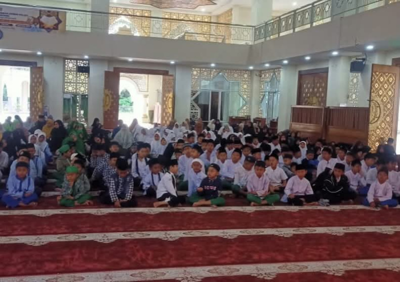 Peserta kegiatan keagamaan digelar FKLDS Padang Panjang.