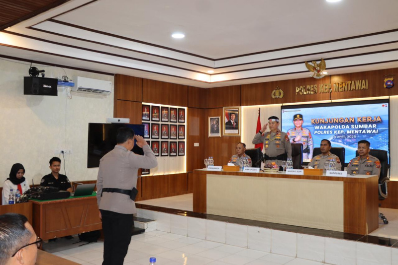Wakapolda Sumbar Pimpin Rapat bersama Seluruh personel Polres Mentawai