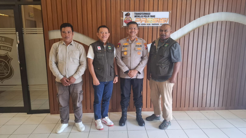 Kapolres Kep.Mentawai AKBP Rory Ratno .A Foto bersama Dengan jajaran Pengurus Koni Sumbar