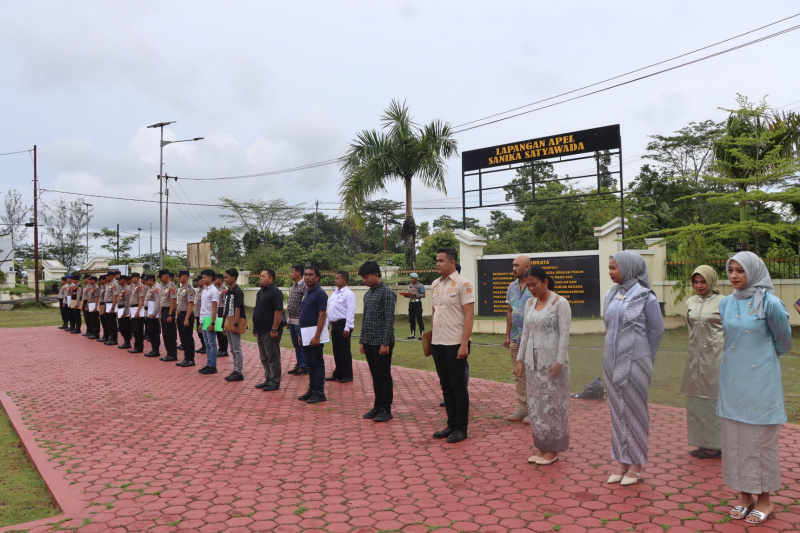 Polwan Polres Kep.Mentawai Tampil Anggun di Hari Kartini foto saat apel pagi 21 4 26 di Makopolres Tuapeijat