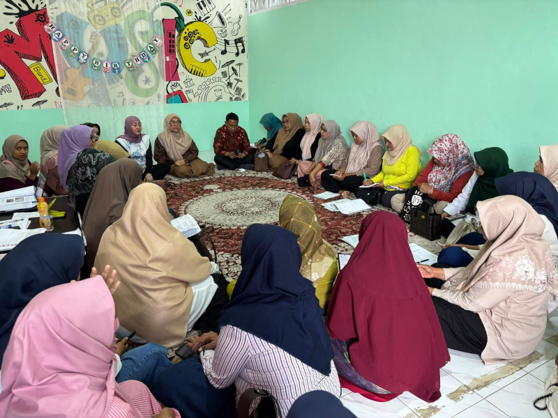 Suasana diskusi anggota PKK Kelurahan Bukik Suruangan.