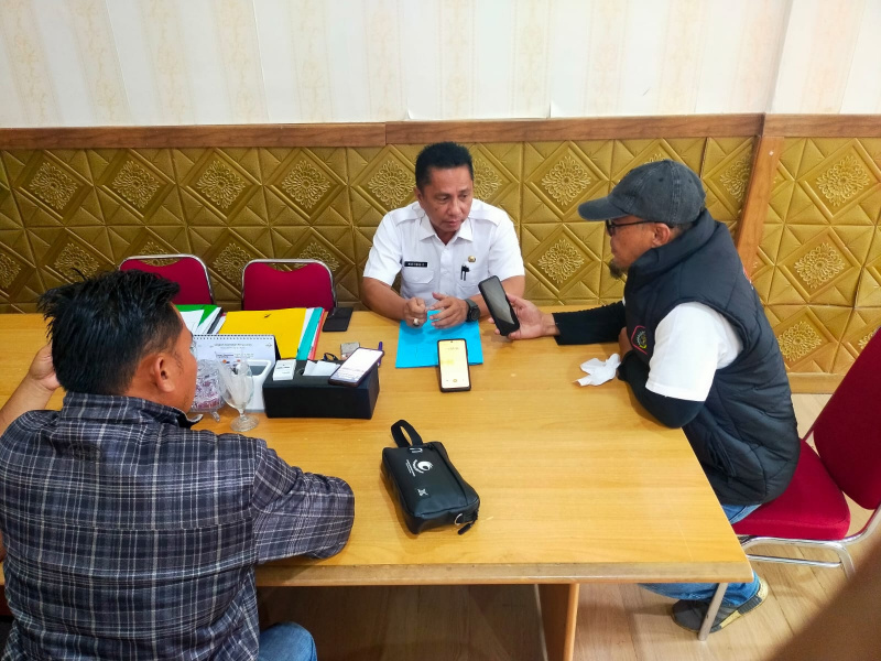 Konfrensi Pers Bersama Sekda Daerah Kep.Mentawai Martinus Dahlan, S.Sos, MM