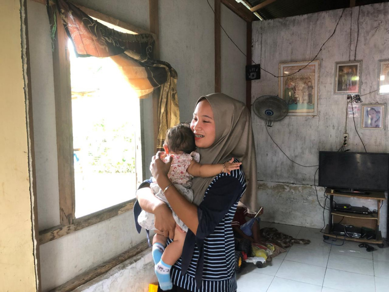 Cintia Yolanda, penerima manfaat dari wilayah kerja Puskesmas Lubuk Kilangan, mengaku terbantu dengan pendampingan dan bantuan yang diberikan PT Semen Padang selama masa kehamilan, sehingga dirinya dapat melahirkan bayi sehat dan normal.
