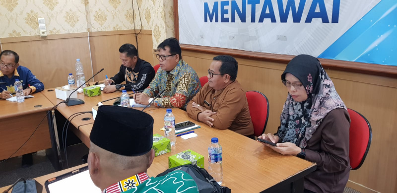 Wabup Kep.Mentawai Jakop Saguruk didampingi Sekda Martinus Dahlan Terima Kabalai Mekanisasi Pertanian Sarana dan Prasarana Ibu Afneli,SP, MSi dan Langsung Paparan Program Bantuan Tahun 2026 , Rp14 Milyar