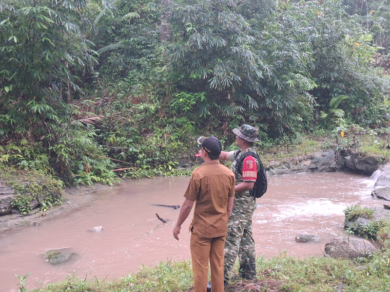 Lokasi penyebrangan anak sekolah yang viral di Sagulubek pulau Sibeurut, insyaallah akan diprioritaskan membangun nya oleh Kodim 0319 Mentawai, semoga terkabul amin