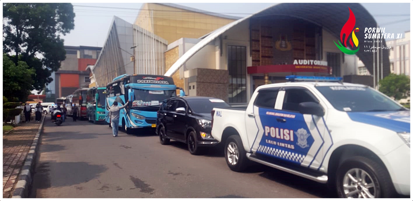 Suasana jelang keberangkatan Tim Porwil Sumbar ke Pekanbaru