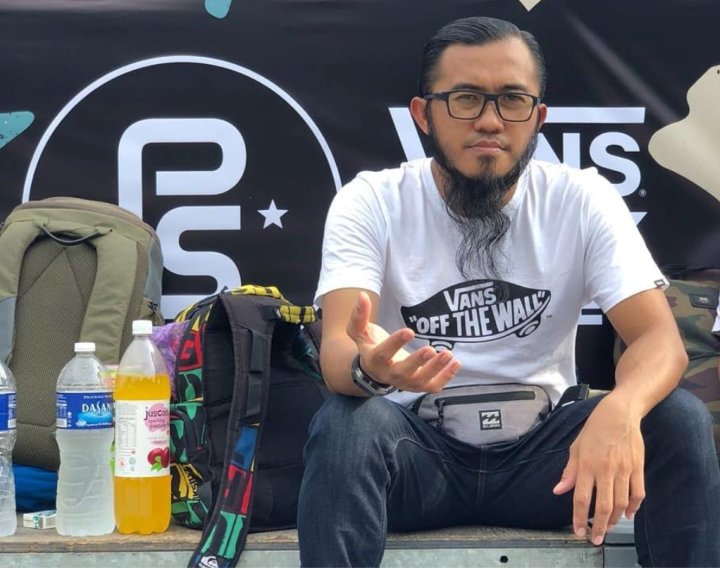Ketua Persatuan Selancar Ombak Indonesia (PSOI) Sumatera Barat, Harry Algamar