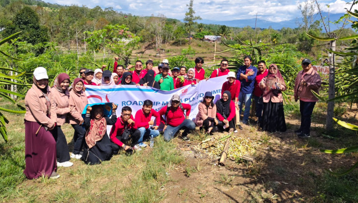 RoadTrip Media PLN UID Sumbar di Kebun Buah Naga Aripan