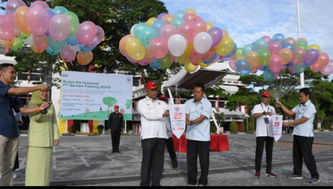 Direktur PT. Semen Padang Asri Mukhtar saat pembukaan bulan K3 nasional