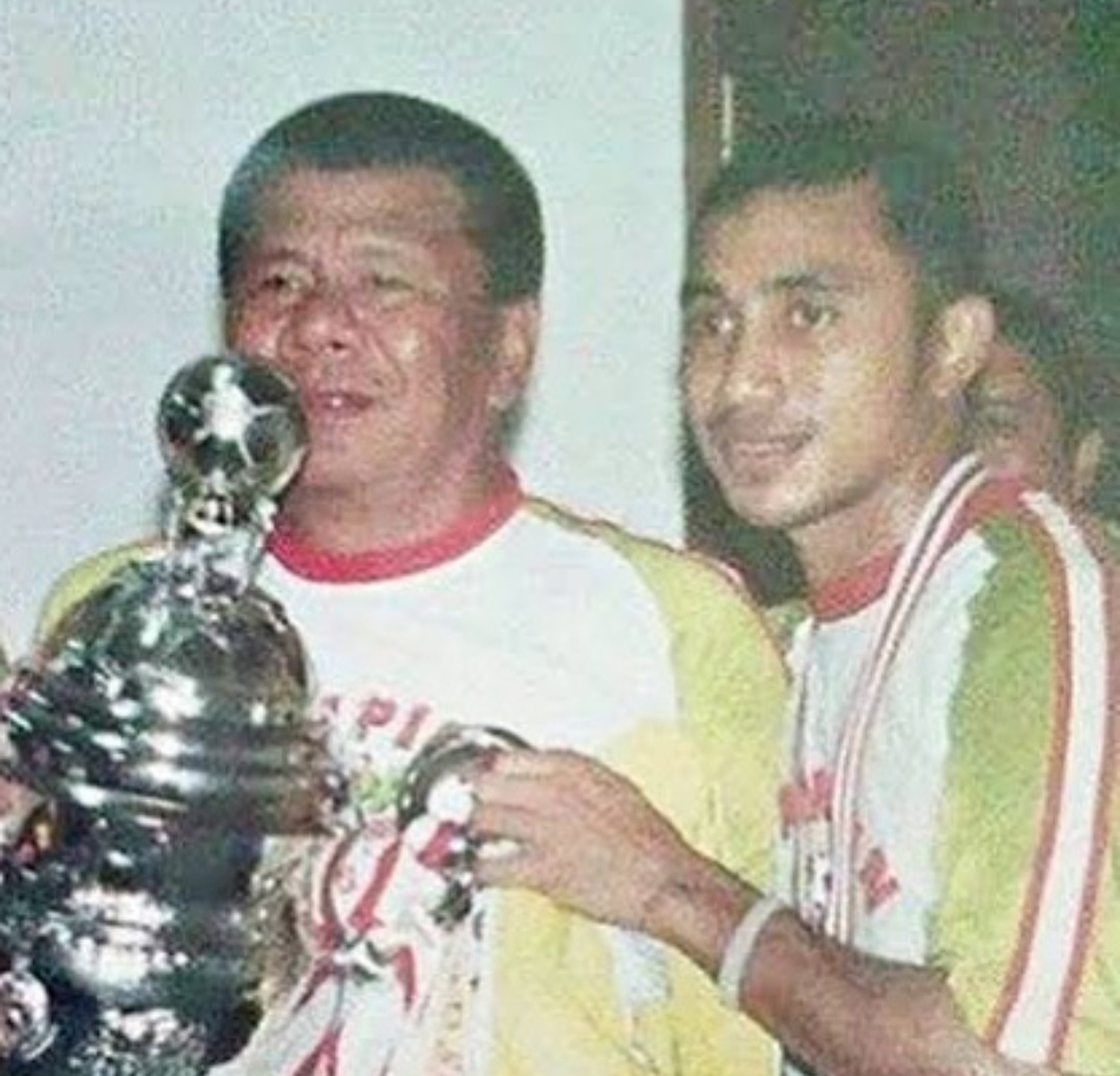Benny Dolo bersama Firman Utina kala menjuarai Copa Dji Sam Soe 2005