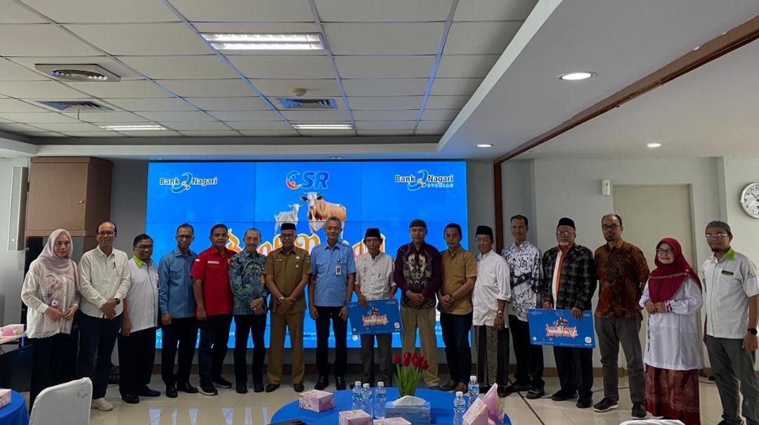 Penyerahan sapi kurban untuk PWI Sumbar 