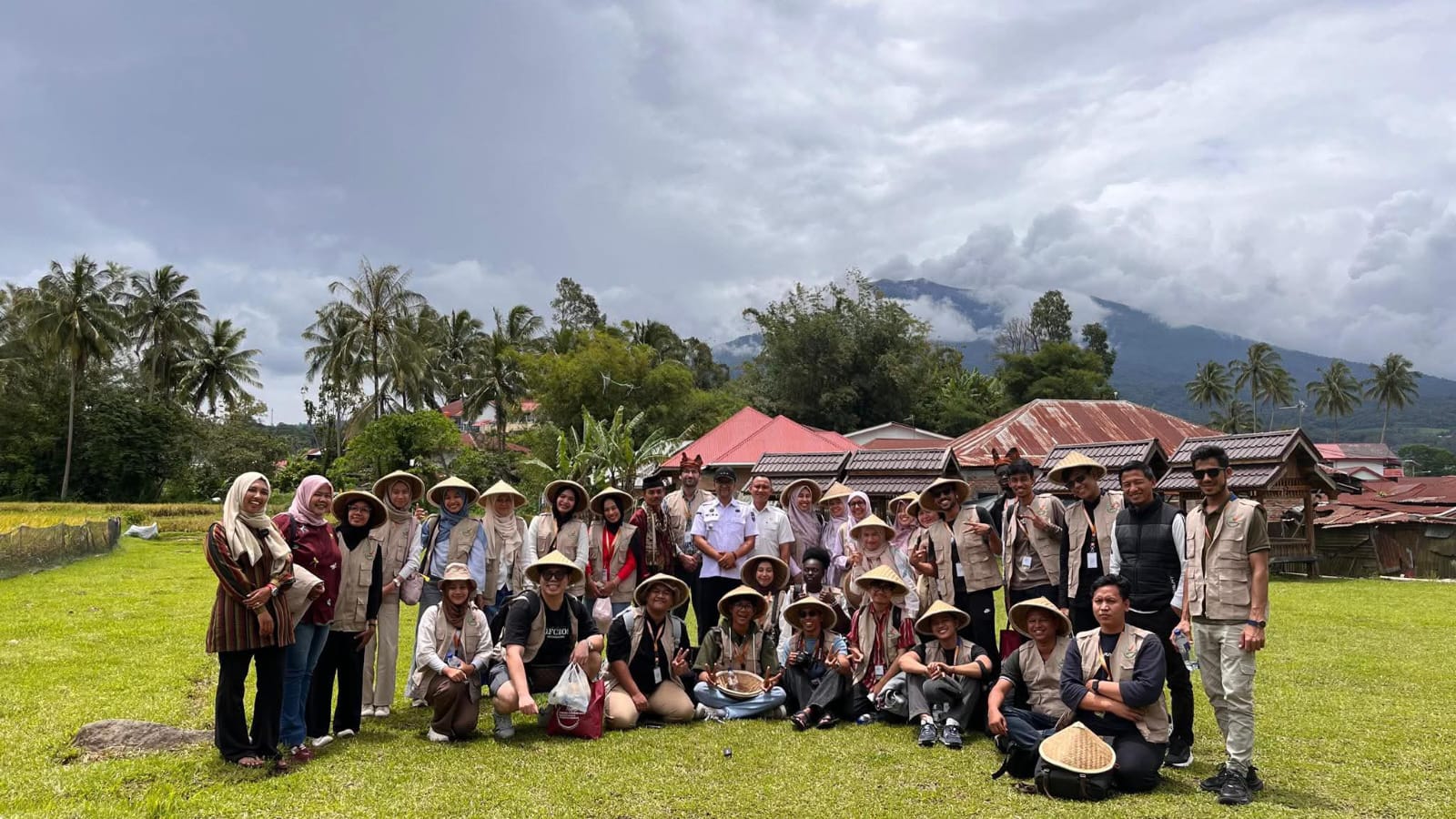  Mahasiswa ISC Unand gelar sesi Poto bersama