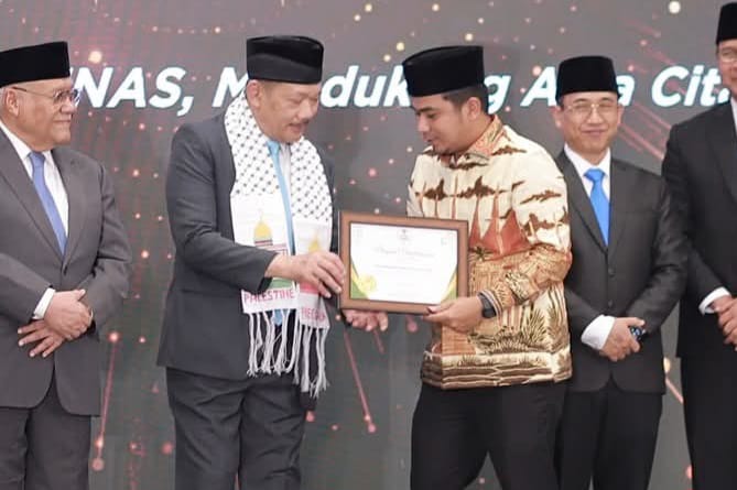 Walikota Solok Ramadhani Kirana Putra Raih Penghargaan Kepala Daerah Pendukung Gerakan Zakat - minangsatu.com