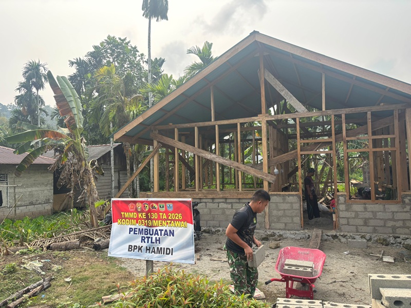 Rumah RTLH Bapak Hamidi diDesa Goisoinan masuk Tahap Pemasangan Dinding,Semoga Satgas TMMD Ke 130 Mentawai dapat menyelesaikan tepat waktu.