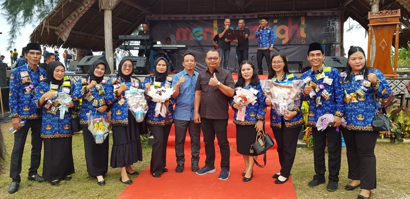 **Ketua DPRD Mentawai Ibrani Sababalat Dampingi Bupati Rinto Wardana Lantik 436 PPPK Formasi 2024**  TUAPEIJAT, MINANGSATU.COM — Ketua DPRD Kepulauan Mentawai, Ibrani Sababalat, SH, mendampingi Bupati DR. Rinto Wardana dalam prosesi pelantikan 436 Pegawai