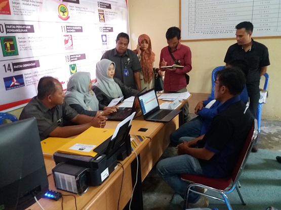 Suasana penerimaan partai politik mengajukan bacaleg yang bakal maju dalam pileg 2019 nanti, Senin (16/7)