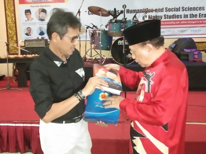 Gubernur Sumatera Barat Irwan Prayitno saat bersama Dato Seri Utama Dr Rais Yatim