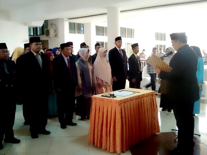 walikota Solok Zul Elfian lakukan pergeseran sebanyak 17 pejabat dilingkungan pemerintah setempat, Jumat (28/9)