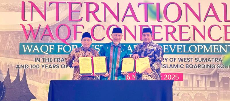 Foto Bersama Gubernur Sumbar Saat Acara International Waqf Conference