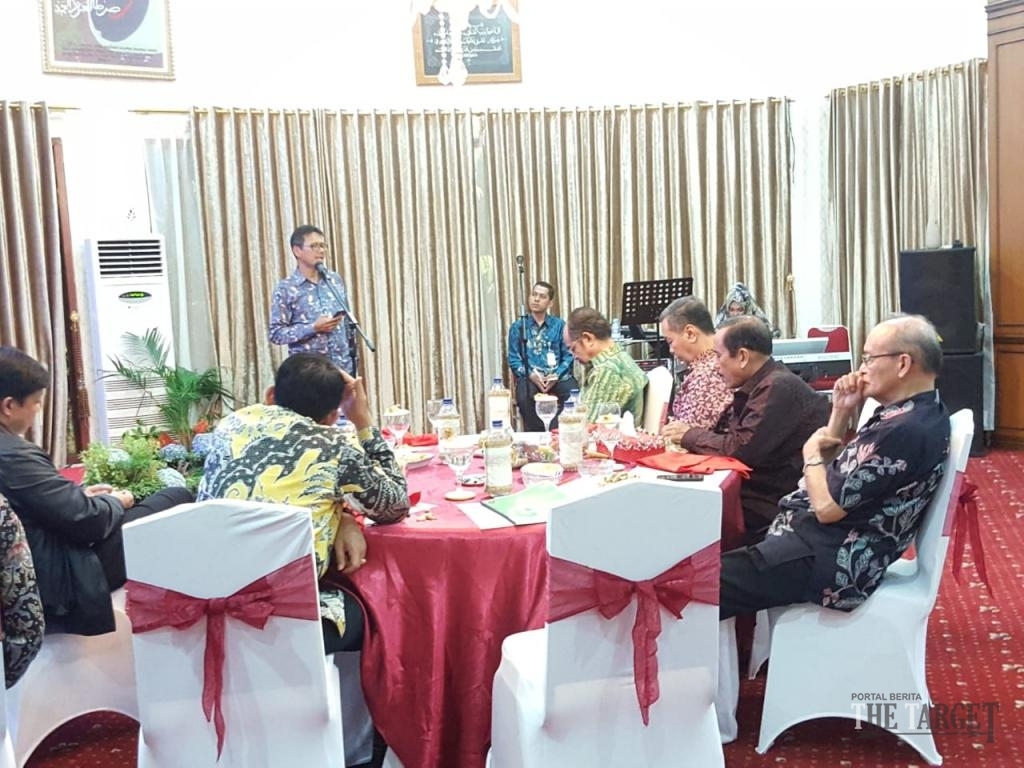 Suasana pertemuan antara tim Syafei Maarif, Gebernur IP dan Bupati Sijunjung beserta jajaran di kediaman Bupati Yuswir Arifin