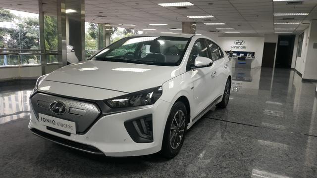 Kendaraan listrik dari Hyundai yaitu IONIQ Electric. 