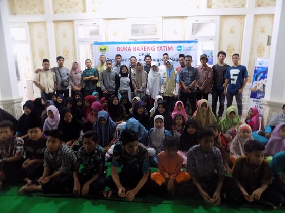 Seratusan Anak Yatim Buka Bersama Pengurus PKPU dan OP2N Tanjung Bingkung