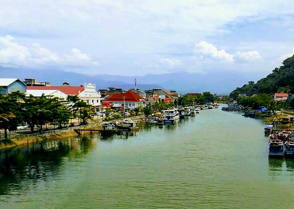 Suasana tepian kota tua Padang nan Damai