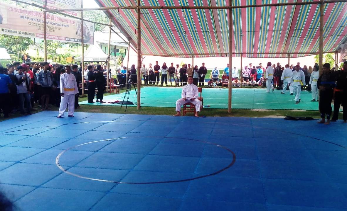 Open Turnamen Pencak Silat Pelajar di Padang Mengatas