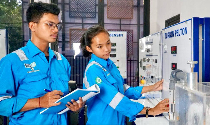 Ilustrasi mahasiswa ITPLN sedang melakukan pembelajaran di laboratorium kampus. Melalui kerja sama dengan Kementerian Pendidikan Tinggi, Sains, dan Teknologi, PLN berkomitmen untuk terus mendukung kolaborasi riset, inovasi, dan penguatan SDM nasional di s