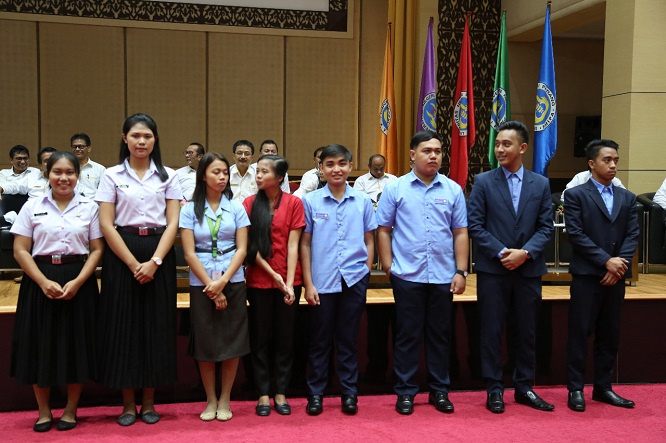 Mahasiswa program SEA Teacher asal Thailand dan Philipina di perkenalkan di Universitas Negeri Padang, Senin (6/8),