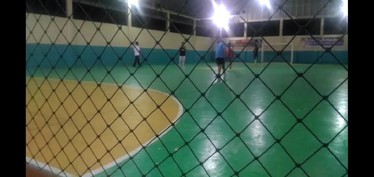 Pengurus PWI Kepulauan Mentawai sedang latihan Futsal