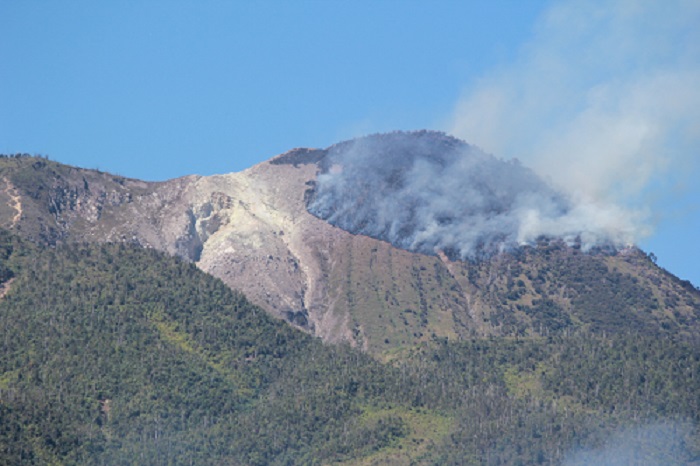 Gunung Talang Terbakar