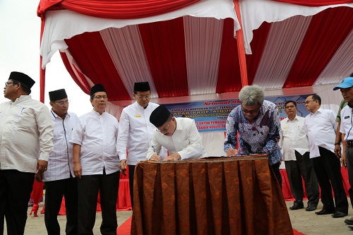 Bupati Padang Pariaman bersama Sekjend Kemenristekdikti Tanda tanangi kesepakatan pembangunan kampus perguruan tinggi
