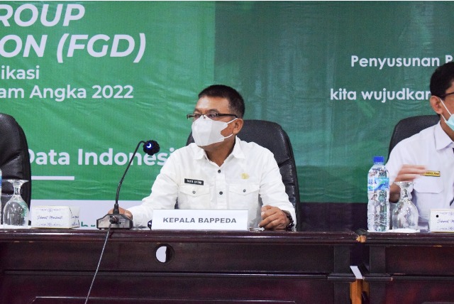 epala Bappeda Solok Selatan Taufik Effendi saat membuka FGD